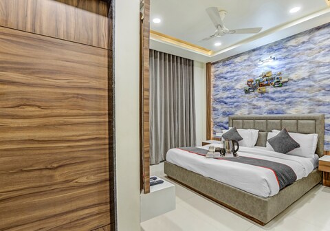 Townhouse The Grand White