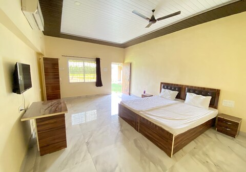 flora green lawn & resort