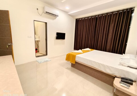 Trimurti Deluxe Lodging