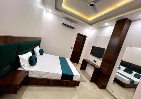 Townhouse Subharti University Meerut Formerly Hotel Celebration