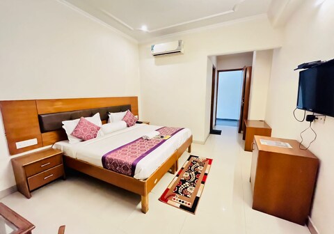 Hotel Anvi Residency Sector 122 Noida