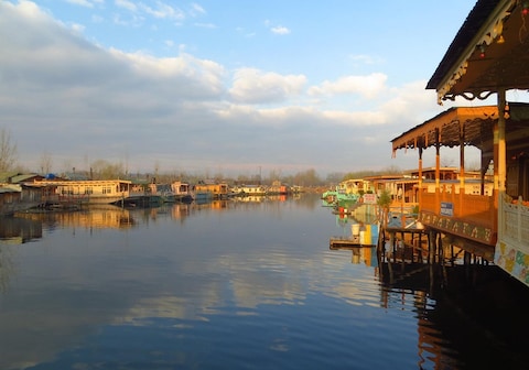 Montreal Group Of Houseboats