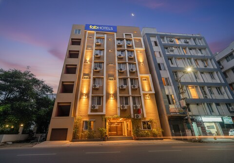 FabHotel Jaswitha Grand