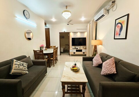 Cherry Blossom Hideaway Elegant 3BHK poolfacing