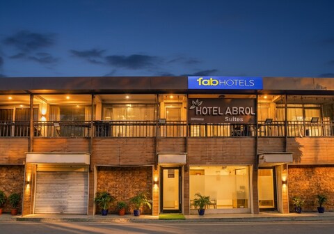 FabHotel Abrol Suites