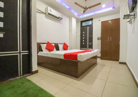 Hotel O Shiv Shankar