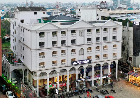 HOTEL WHITE HOUSE INN