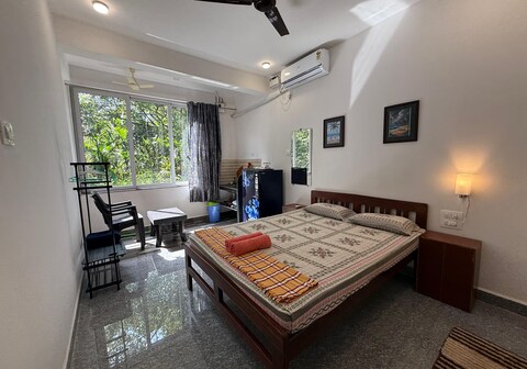 Studio peaceful path R5 by Mukund Sadan Arambol