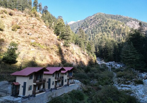 Riverdale Cottage and Cafe