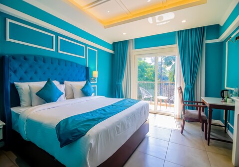 DeAmour: A Dreamy Getaway, Near Beach