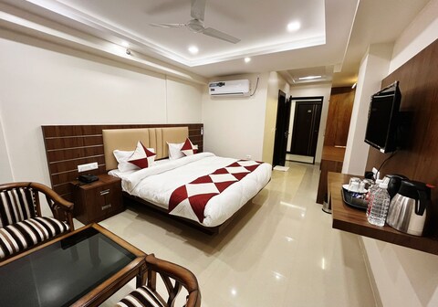 HOTEL MK GRAND, ISHWAR TOWER, GODOWLIA