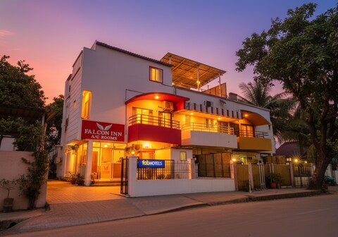 FabHotel New Falcon Inn