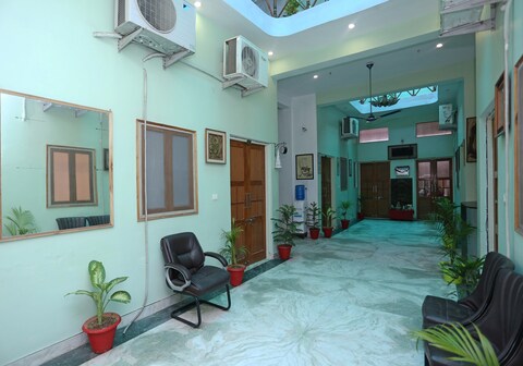 Super Collection-O Sara Grand Near Ram Manohar Lohia hospital