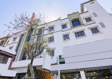 STAYZ INN HOTELS NEAR US CONSULATE