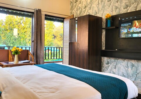 Corbett Nature Walk Resort (1min Walk to River and Sitabani Safari Gate)