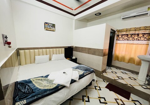 Hotel Sahu Rooms Ayodhya