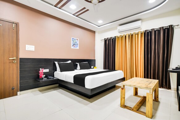 Collection O Indore Near Omax City 1