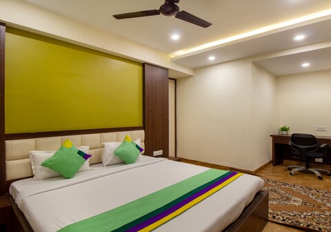 Treebo Royal Orbit, Metropoliton