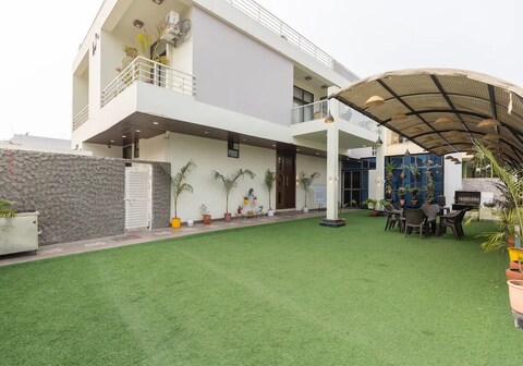 Aloha The OutHouse Entire 5 BHK Villa