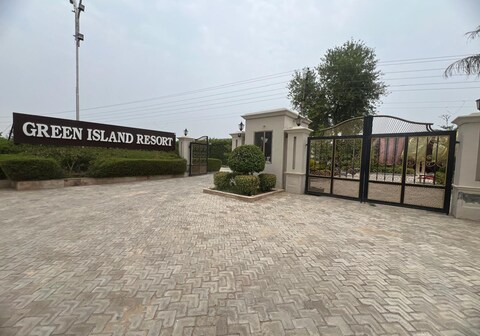 Green Island Hotel and Restaurant