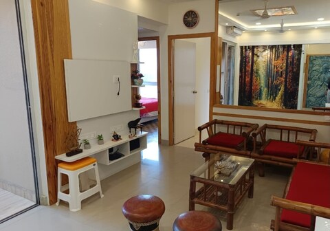 Elegant Stay by the Ganges.