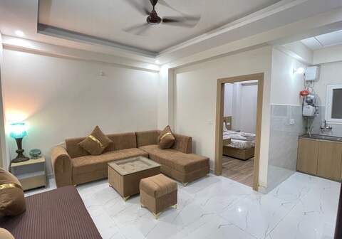 Cozy 1BHK Apartment with Stunning Mountain Views