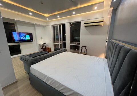 EzyStay Suites : White House