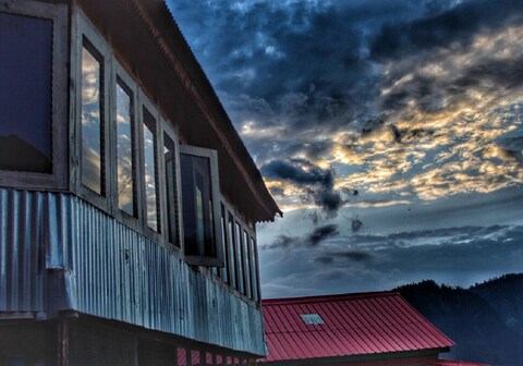 Satyam Homestay | Rooms & Kitchen