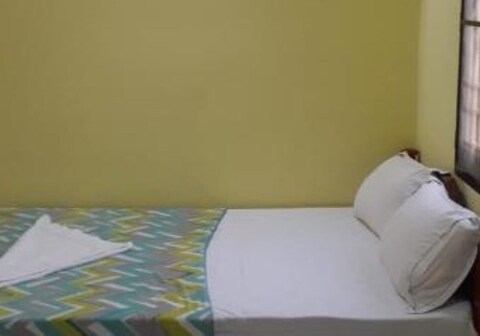 Varadhar Guest House Near Varadarajar Temple