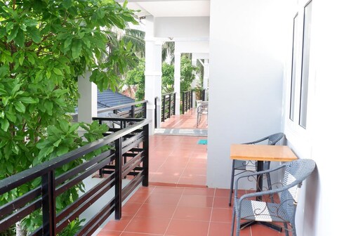 COCONUT GROVE ECOFRIENDLY HUTS