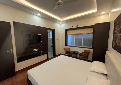 Hotel Shivalaya & Restaurant