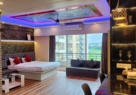 Luxury Jacuzzi Studio