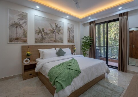 Sterling Stays- Tropical