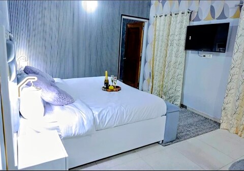 Hotel The Arrow Paschim Vihar