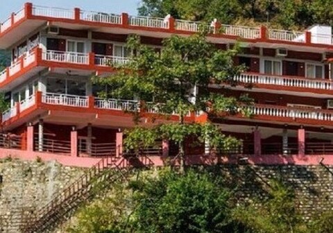 LivingStone | Riverside Hills Villa