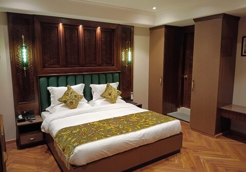 GOLDEN NEST | ROOM IN AN APARTMENT