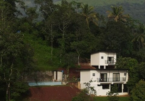 Camplight Stays | 3 Bedroom with Infinity Pool