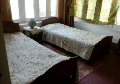 Queen's Palace Houseboat - Whole Property