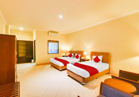 SUPER OYO Townhouse Oak Maxi Hotel Legian