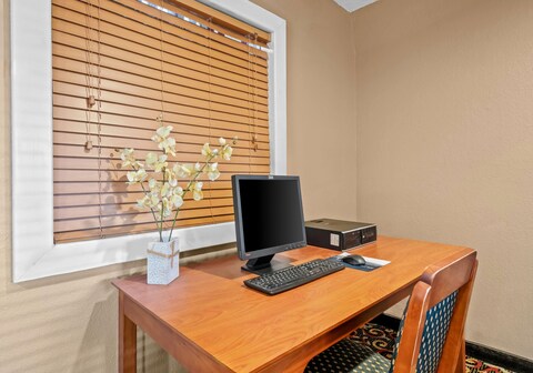 Super 8 by Wyndham Blue Earth