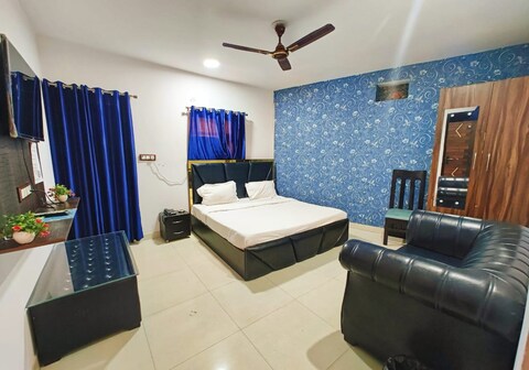 HOTEL VCR INN KHAJOORI BHAJANPURA