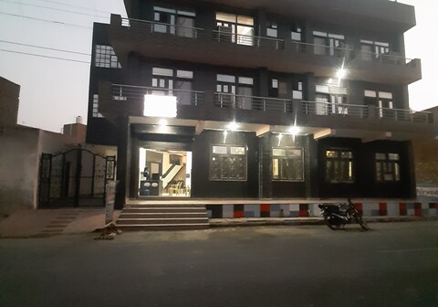 Hotel Agrahari Dham