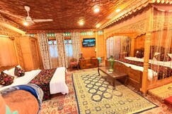 Royal Dandoo Palace - Houseboat, Srinagar  Royal Dandoo Palace - Houseboat, Srinagar