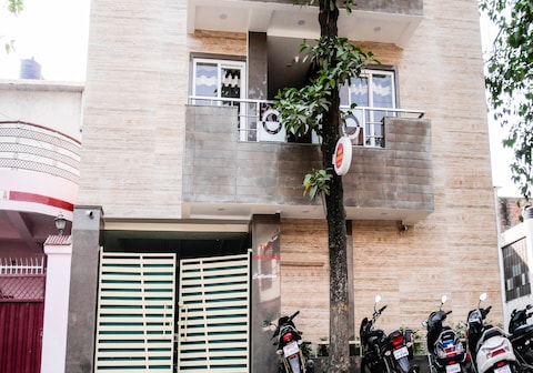 Collection O Hotel Day & Night