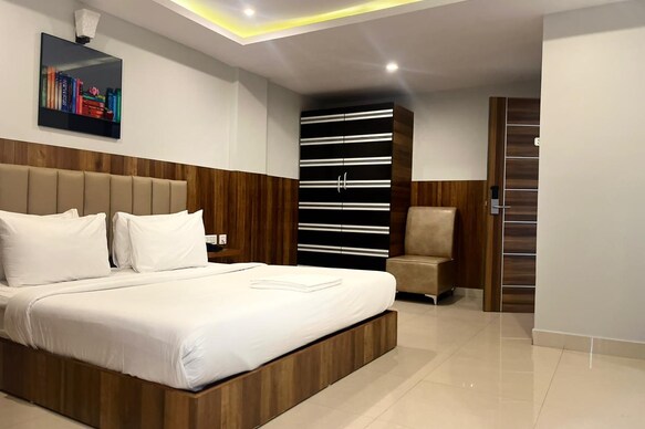Hotel Avenue Suites International Airport