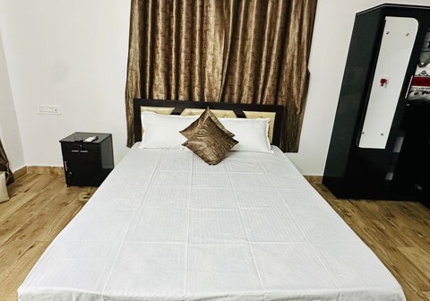 Oasis service apartment