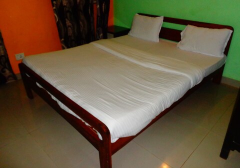 OCEAN WAVES COURTYARD