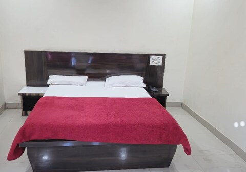 HOTEL M K