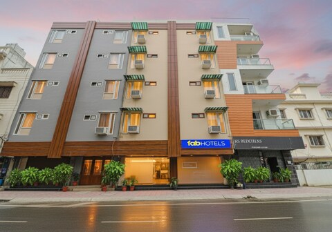 FabHotel Lime Tree - Nr. Yashobhoomi Convention Centre