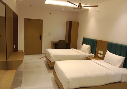 HOTEL BLOOM